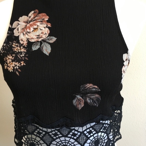 Cropped Floral Kendall & Kylie Lace Trim Top - Picture 4 of 5